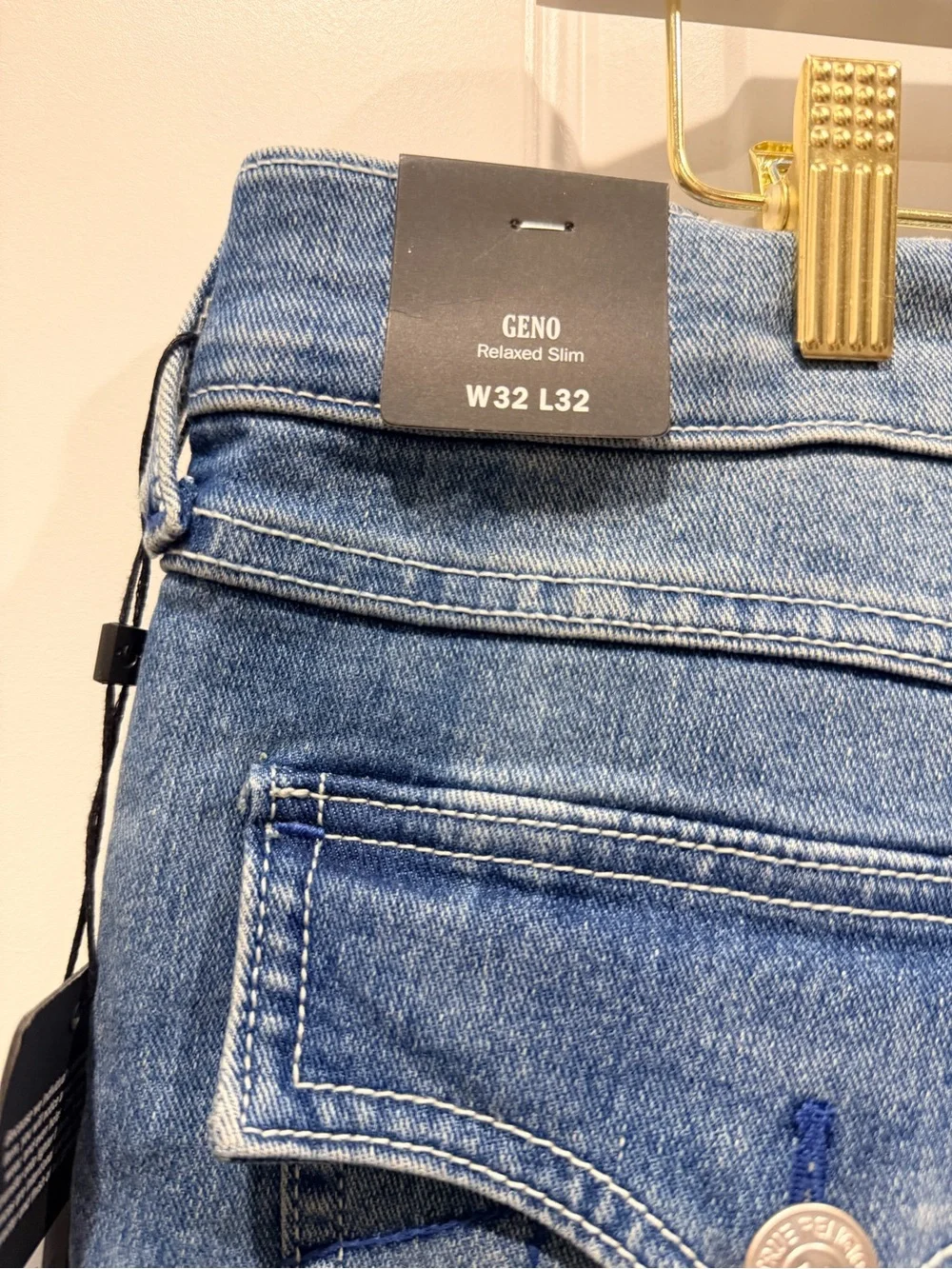 NWT True Religion Geno Relaxed Slim Flap Pocket Jeans Light Wash W32 L32